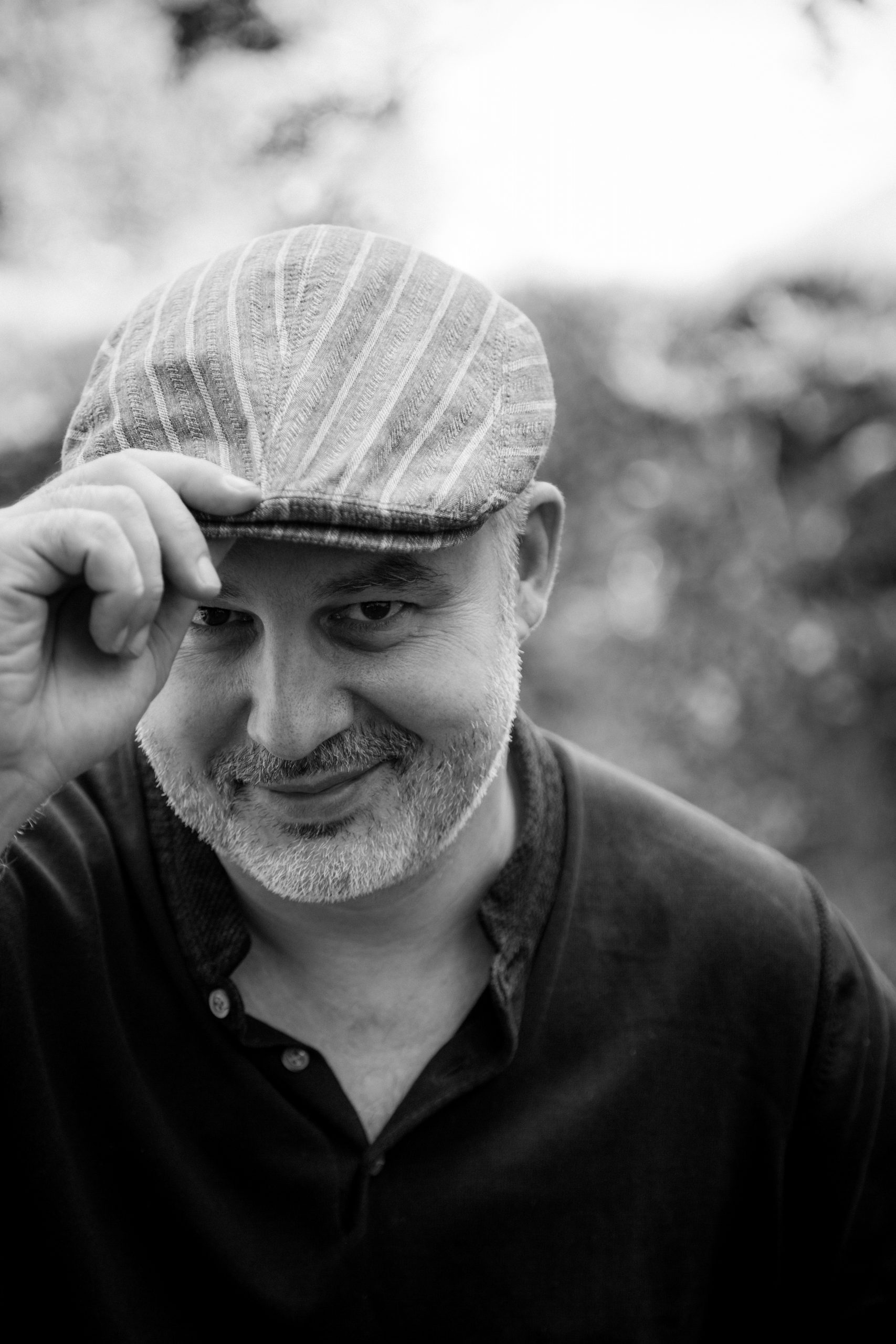 Hola soy Eduardo Alonso Solá escritor y libre pensador